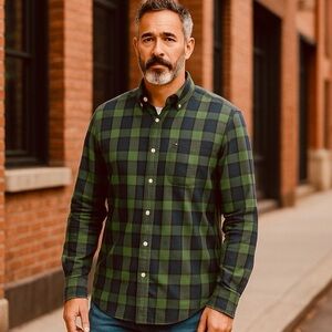 Tommy Hilfiger Green Blue Plaid Button Down Shirt Mens M Classic Fit Logo